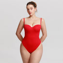 Body string sculptant convertible OnlyCurve porté par une femme