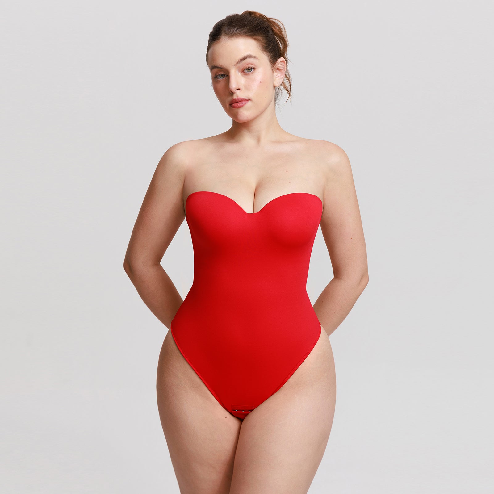 Body string convertible OnlyCurve sous une robe