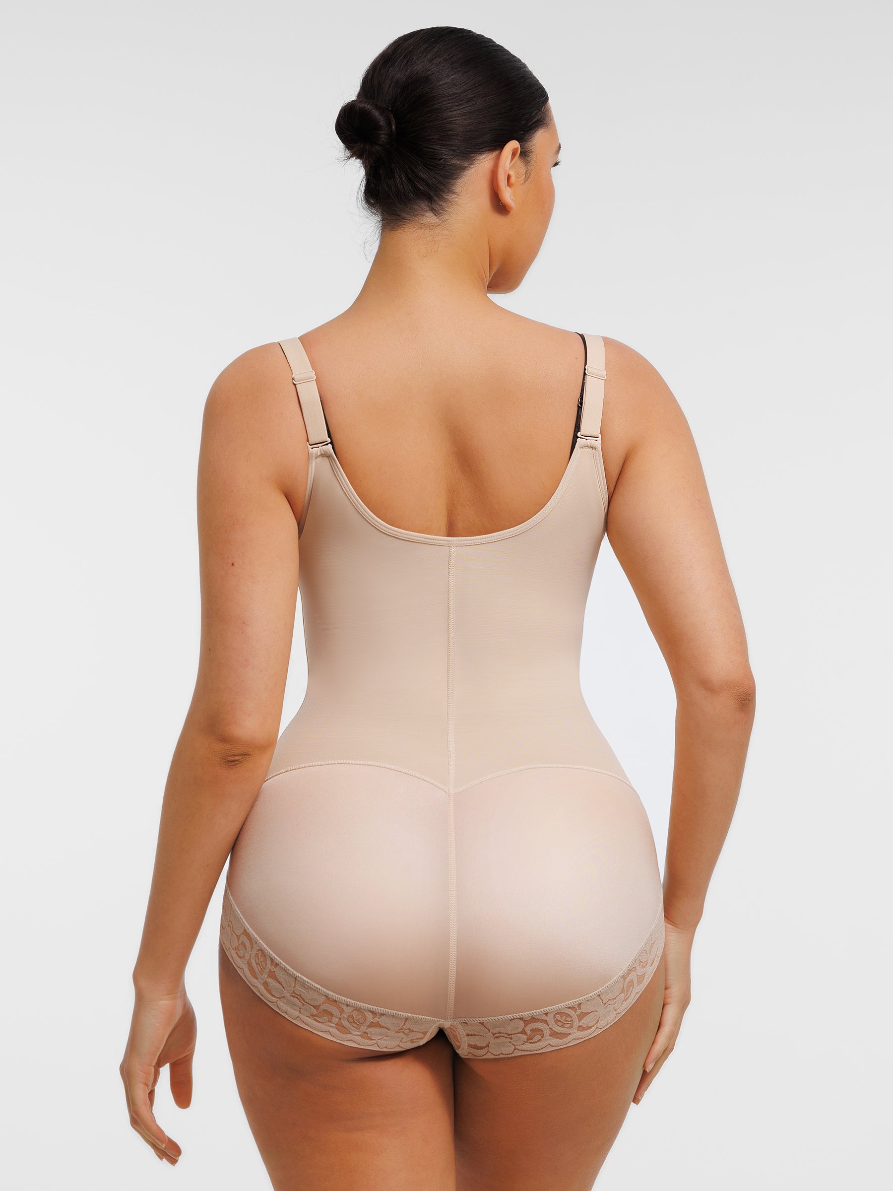 The OnlyCurve Adjustable U-Plunge Front Zipper Shapewear